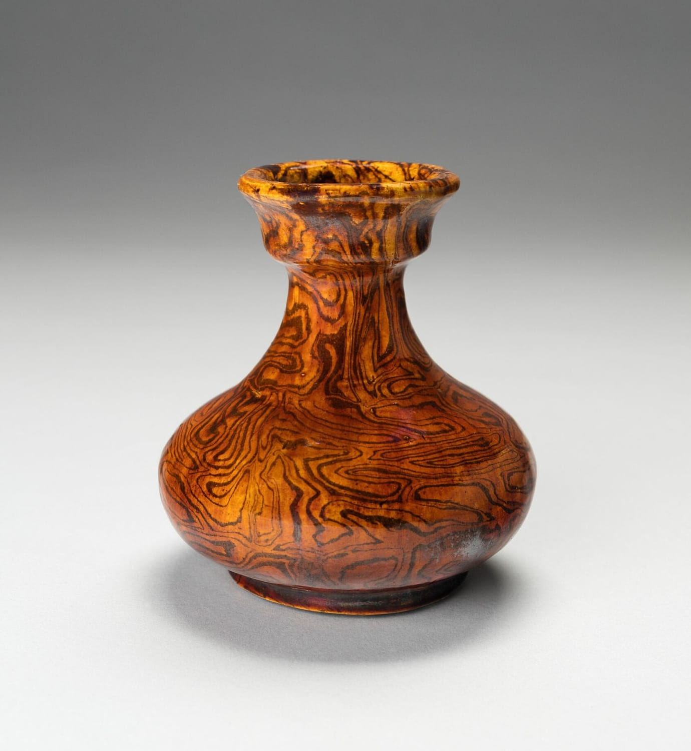 Marbled jar with amber glaze. China, Tang dynasty [OS]