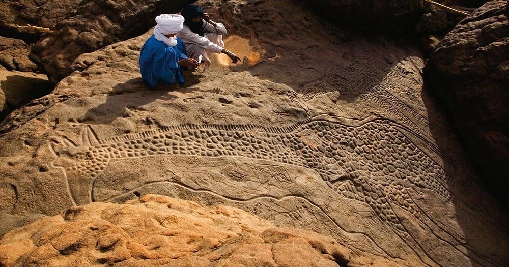 The Dabous Giraffes, Aïr Mountains, Niger. Completed by an unknown artist 6000-8000 years ago
