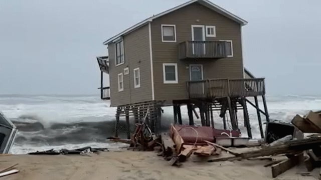 Nature bats last. Another Rodanthe (OBX), NC home taken by the sea. Original video by Cape Hatteras NPS. Link to more photos/video in comments.