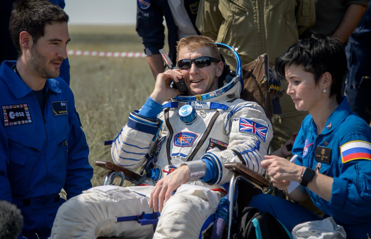 OTD 18 June 2016, ESA's @astro_timpeake returns to Earth with cosmonaut Yuri Malenchenko & NASA astronaut @astro_tim Kopra after his 6-month Principia mission