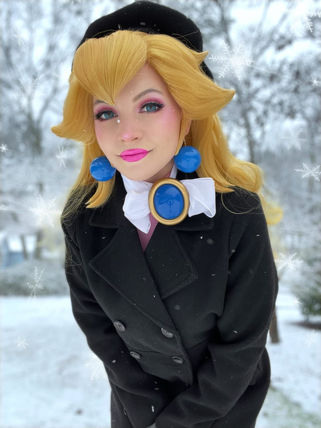 We finally got snow, so I cosplayed Peach’s winter outfit from Mario Odyssey!