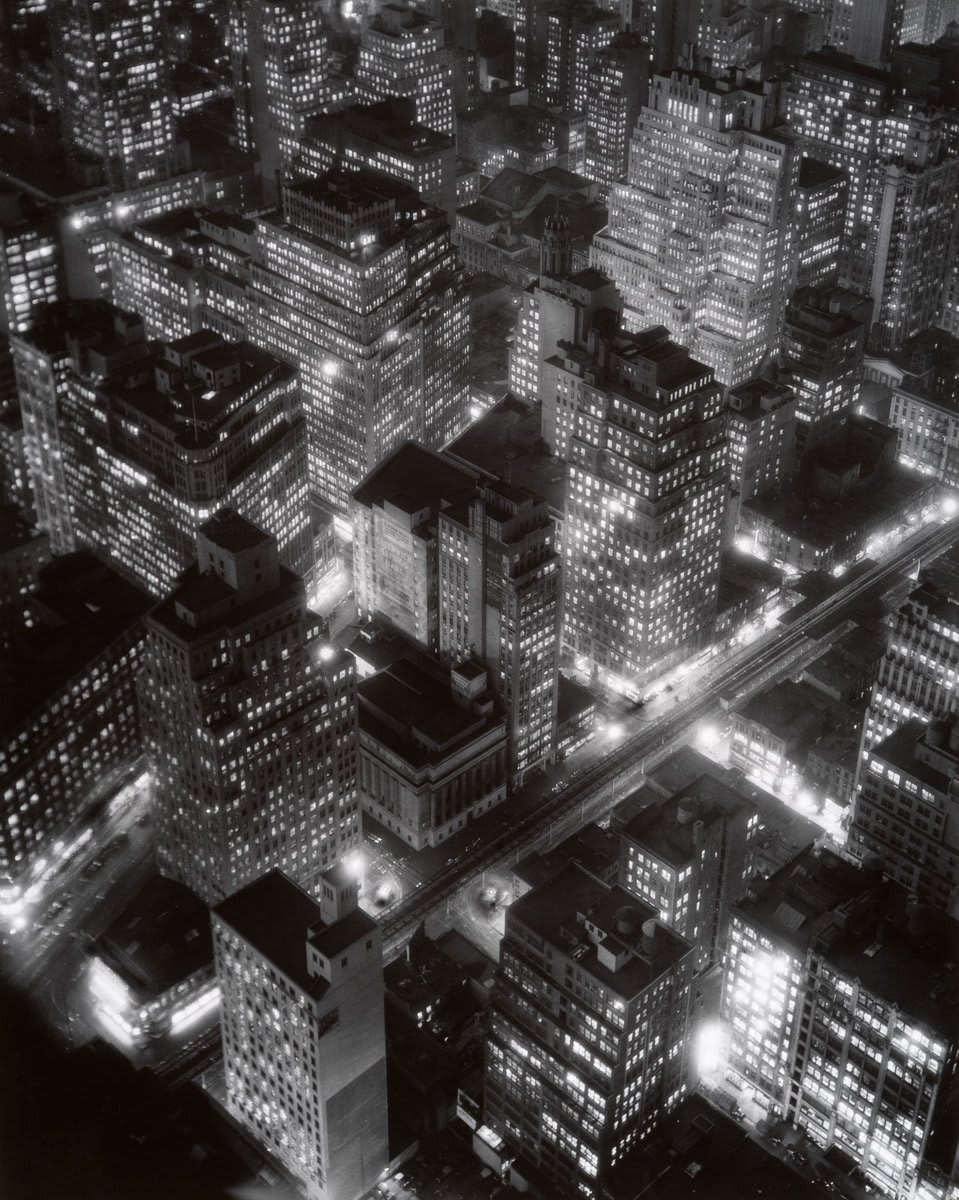 Good night, New York ✨ Our wcw photographer Berenice Abbott took a cue from Eugène Atget and captured seemingly incidental, but often profound scenes of NYC in the 1930s. Explore more of her work here: https://t.co/OJn87eWkfP © Berenice Abbott / Commerce Graphics Ltd. Inc.