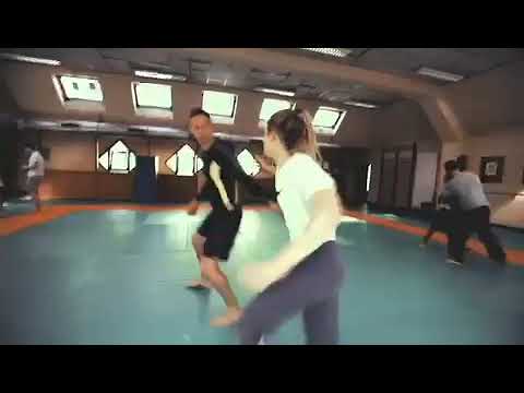 Woman Shows Amazing Self-Defence Moves While Tackling Guys - 1183355
