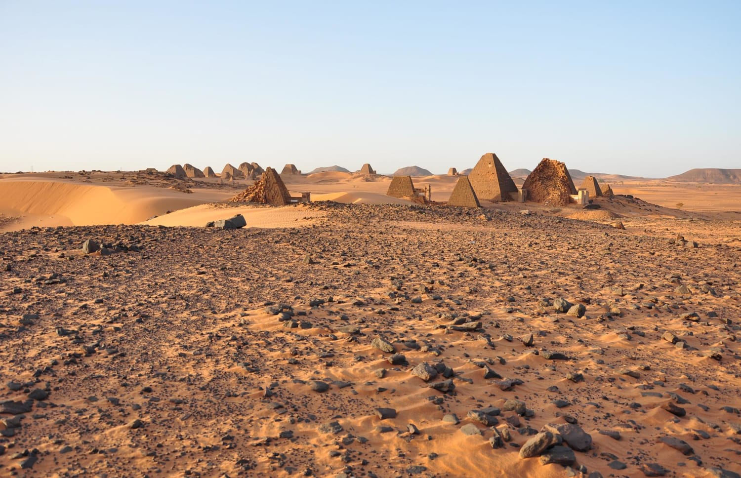The Forgotten Pyramids of Meroë - 16 photos of a fascinating archaeological site in Sudan: http://t.co/B2jBUG1VoE http://t.co/fuiuMkZpZX
