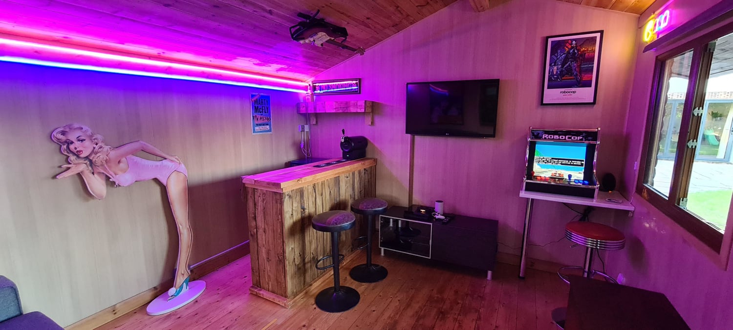 My 80's/synthwave style bar been putting together (Outrun on Arcade obviously)