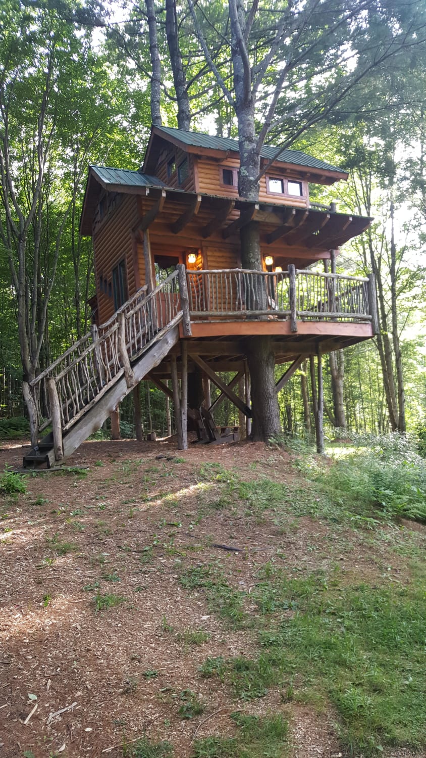 My girlfriend and I stayed in a treehouse in Vermont last week that was pretty dope.