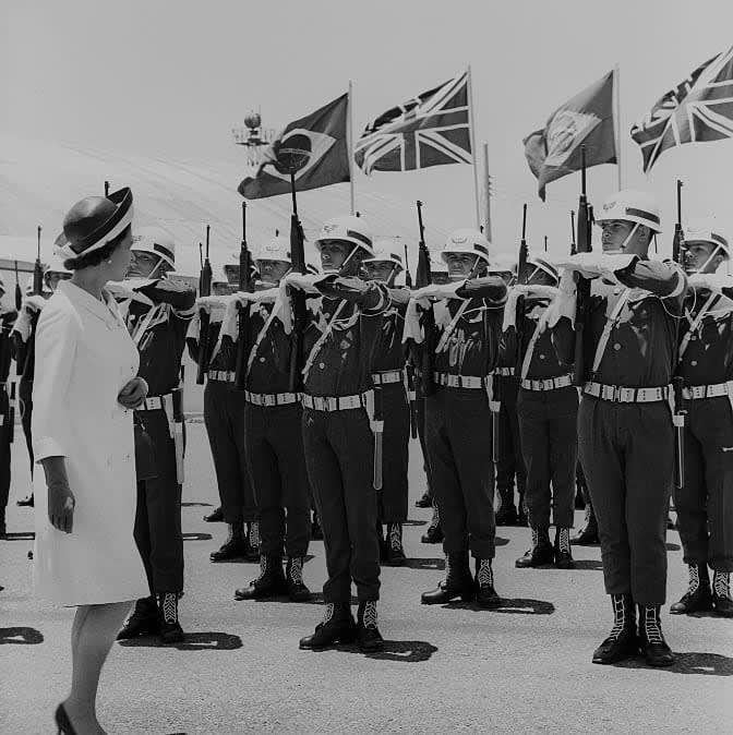November 6, 1968 Queen Elizabeth II of the United Kingdom reviewed the troops on their landing in Brasilia.