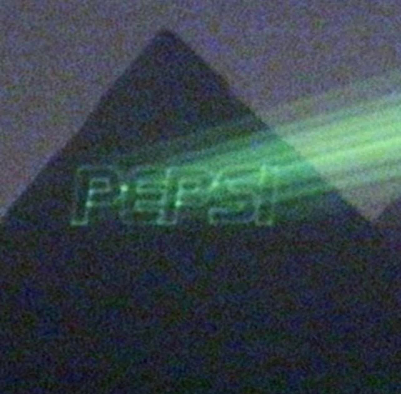 Pepsi pyramid. Pepsi for pizza￼