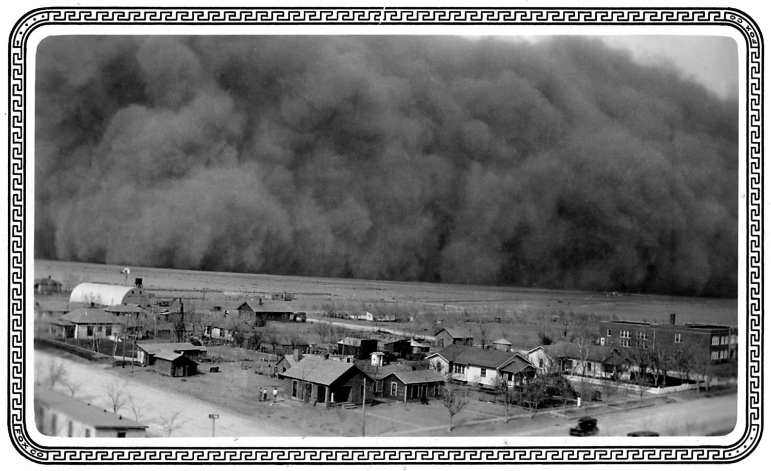 Dust storm about to engulf Rolla, Kansas. May 6, 1935.