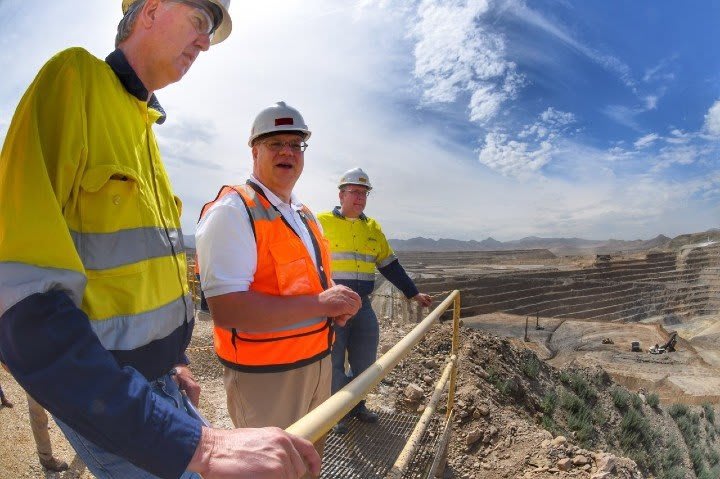 Today, @SecBernhardt visited Nevada to discuss streamlining the NEPA process & supporting American workers: