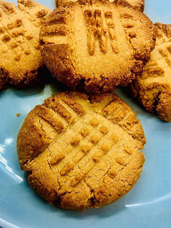 3-Ingredient Almond Flour Peanut Butter Cookies
