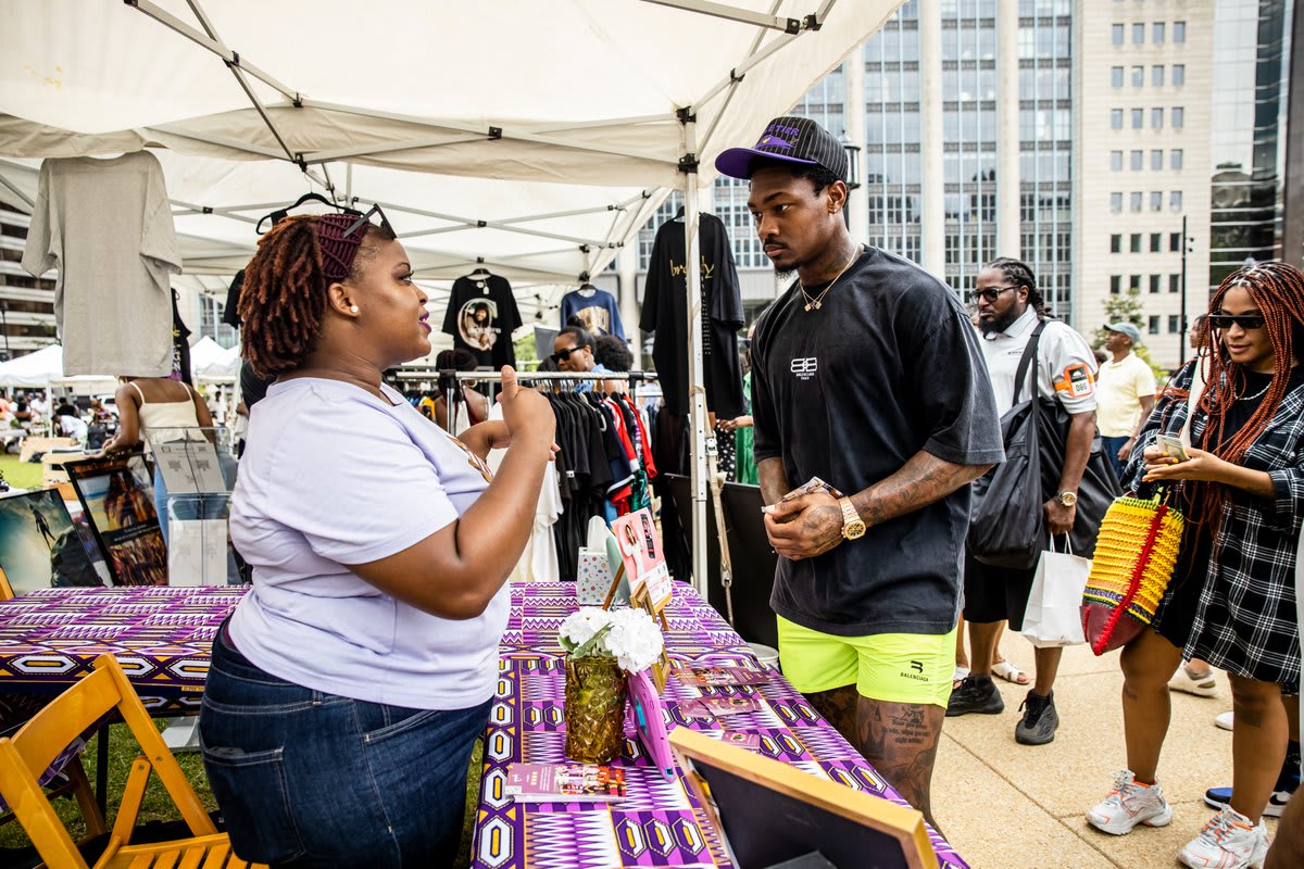 Over the weekend, @stefondiggs partnered with @blackxtheblock to host the first ever “Black on the Block DC” festival of 100 Black-owned D.C. businesses, creators, and kid entrepreneurs. (THREAD ⬇️)