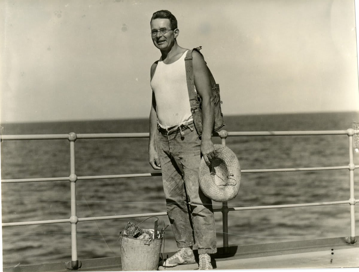 Grab your SPF 70 because we’re headed to #ArchivesOutdoors! During an expedition to the Galapagos Islands in 1933, U.S. National Museum curator Waldo Schmitt wrote about the utopian colony (and the murder!) he encountered there ➡️