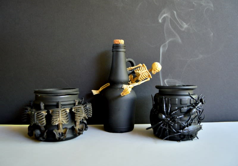 Mix 20 Cheap Easy Homemade Halloween Decorations To Spookify