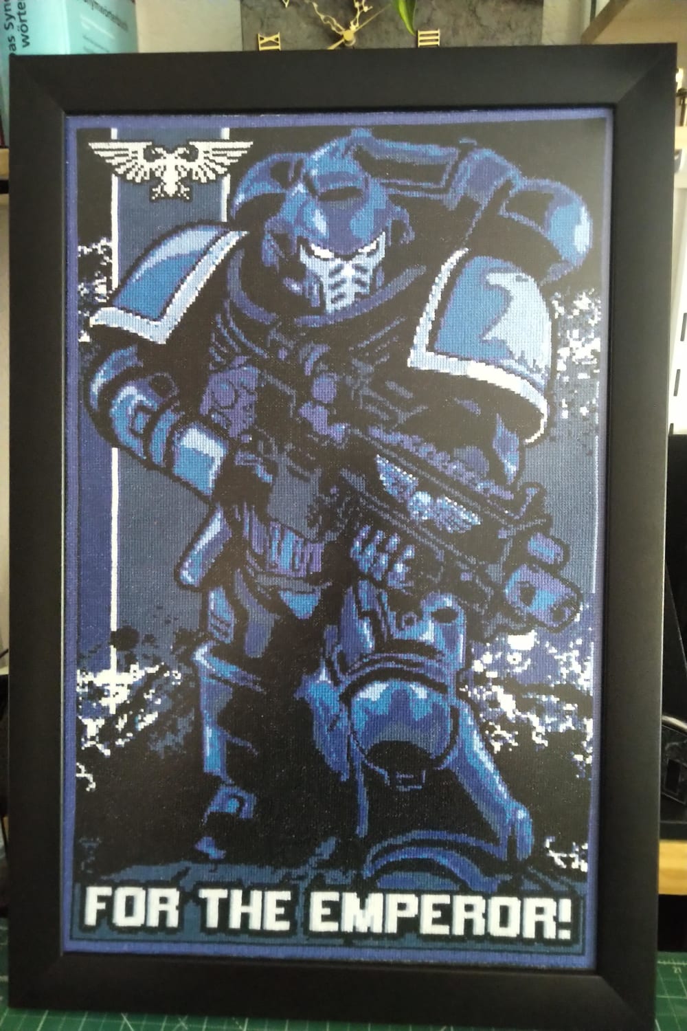 [FO] Behold my Space Marine and my terrible photograpgy skills. My biggest projekt yet, but didn't take nearly as long as I thought (some 4 month, unemployment yay!)