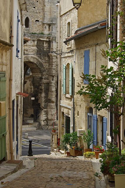 Arles Street Scene