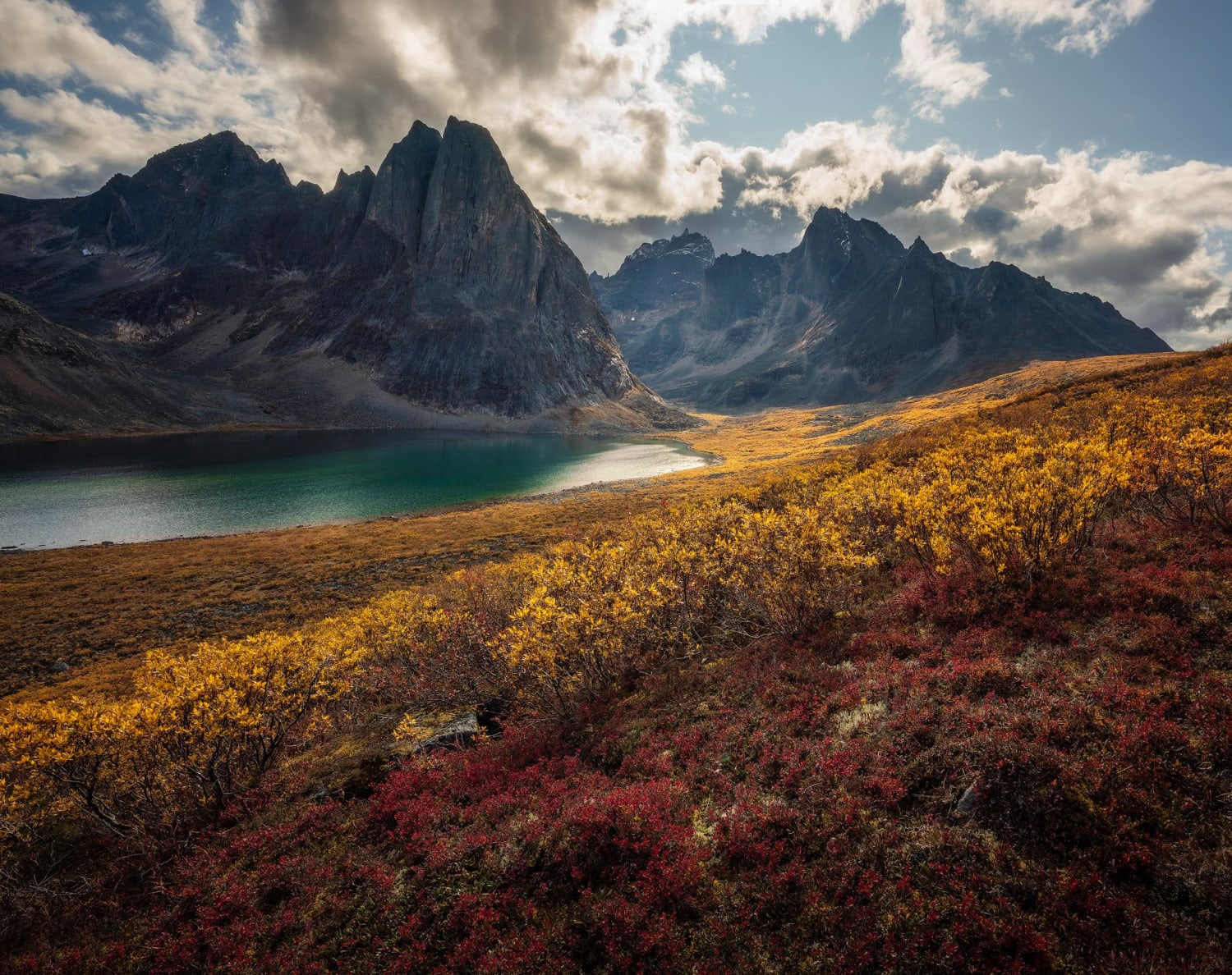 Dream-like conditions during autumn in the Yukon (Canada)