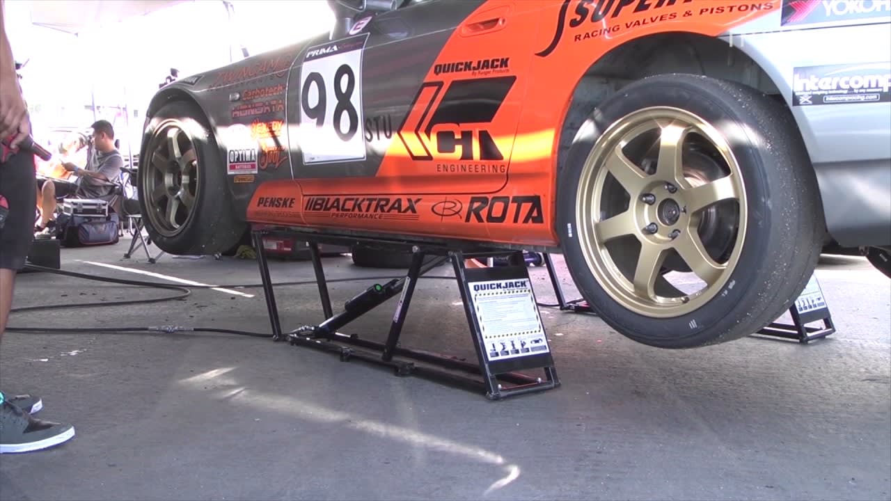 This portable jack lifts your car in seconds