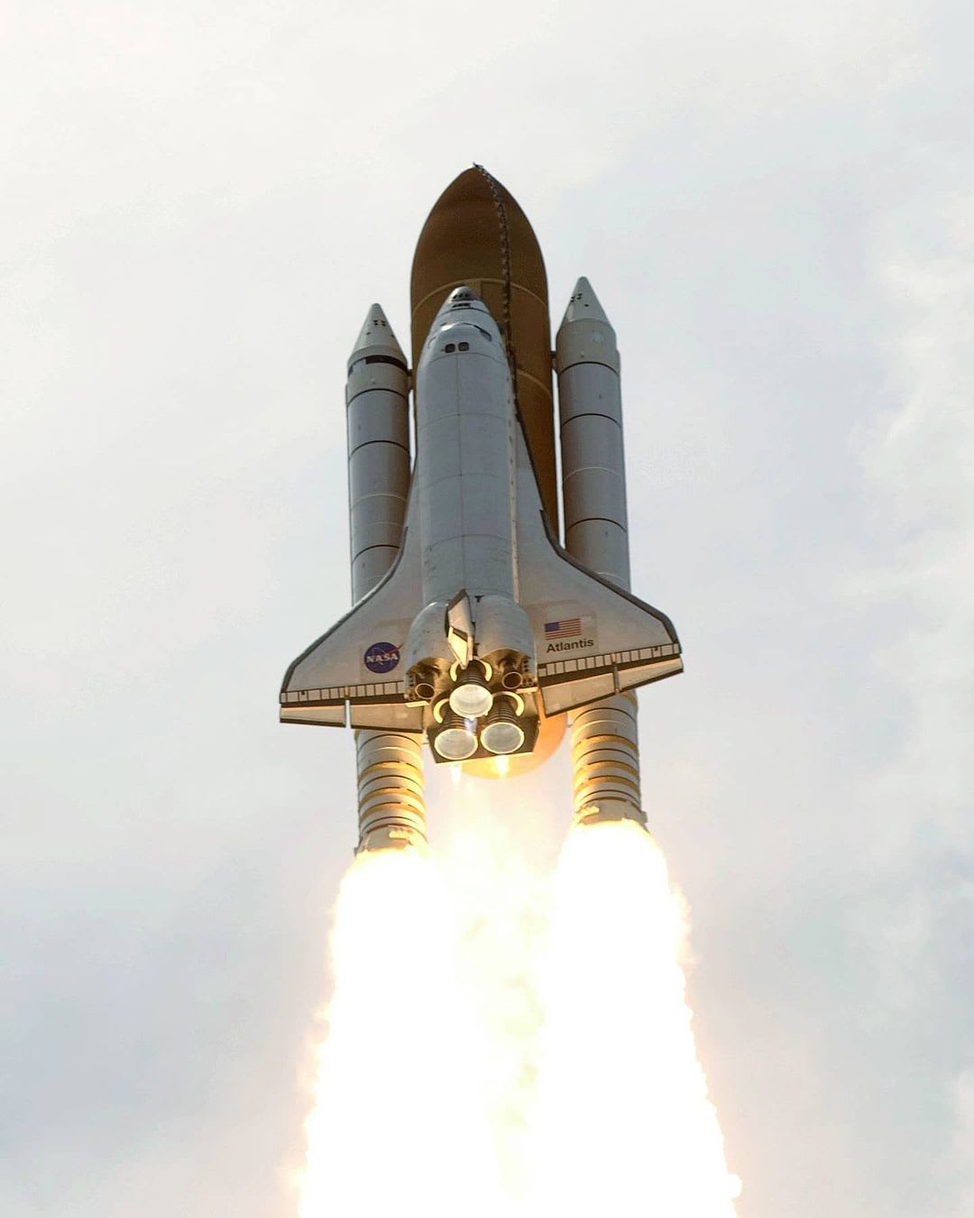 Space Shuttle Atlantis is seen heading to Earth orbit for rendezvous with NASA's Hubble Space Telescope for the STS-125 mission. May 2009