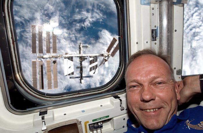 HappyBirthday to @esa astronaut Hans Schlegel 🇩🇪 (3 August 1951)! Veteran of 2 flights: 1993 on STS-55 Columbia, & 2008 on STS-122 Atlantis to @Space_Station @esaspaceflight @NASAhistory @DLR_en @ESA_de 👉