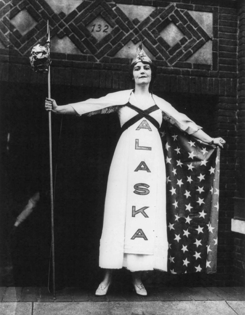 Margaret Vale, niece of Pres. Wilson, in Suffrage parade, New York, Oct. 1915. Representing Alaska, which granted women's suffrage in 1913.