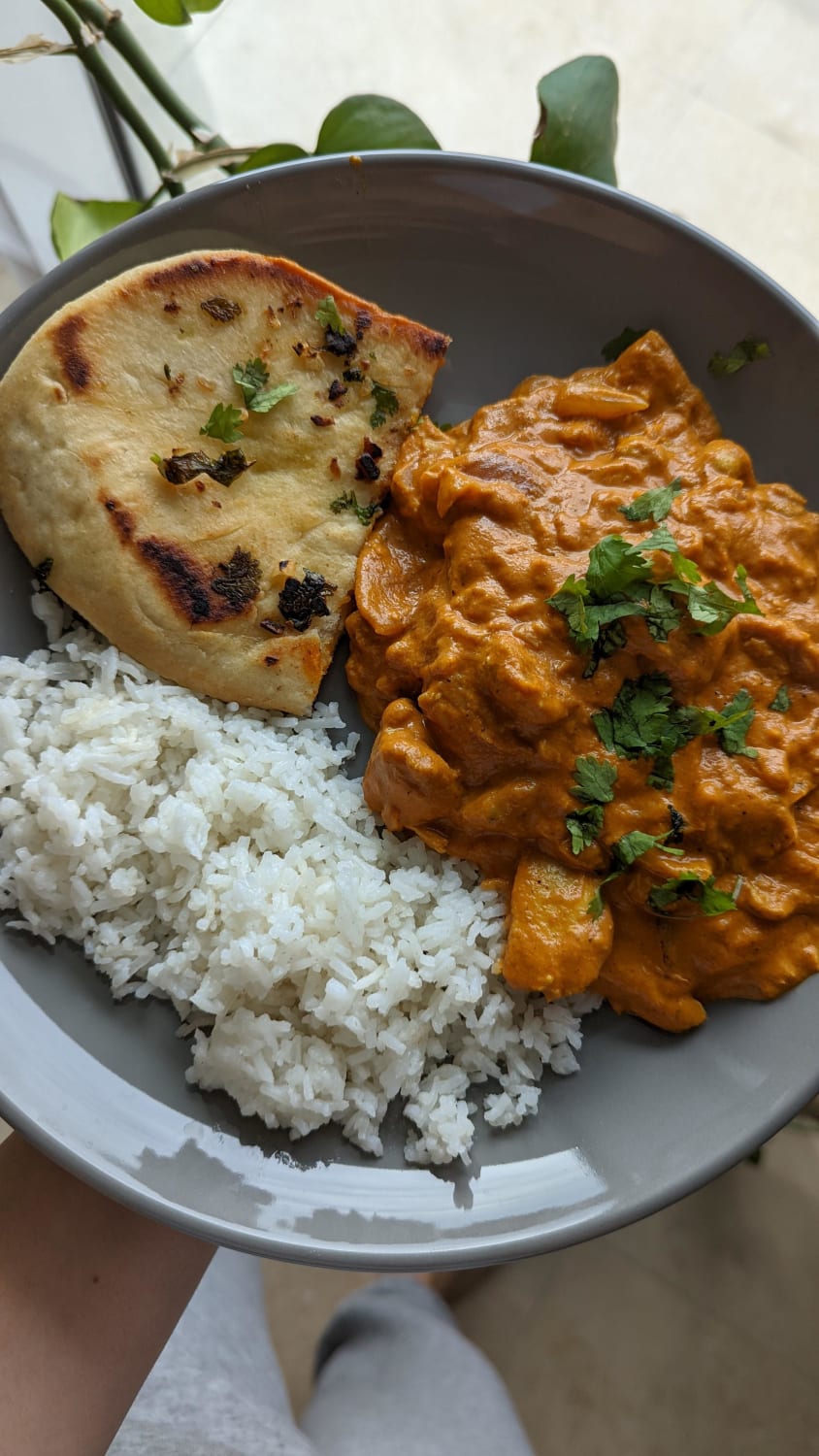 [Homemade] Chicken Tikka masala and garlic Naan served with Basmati rice!