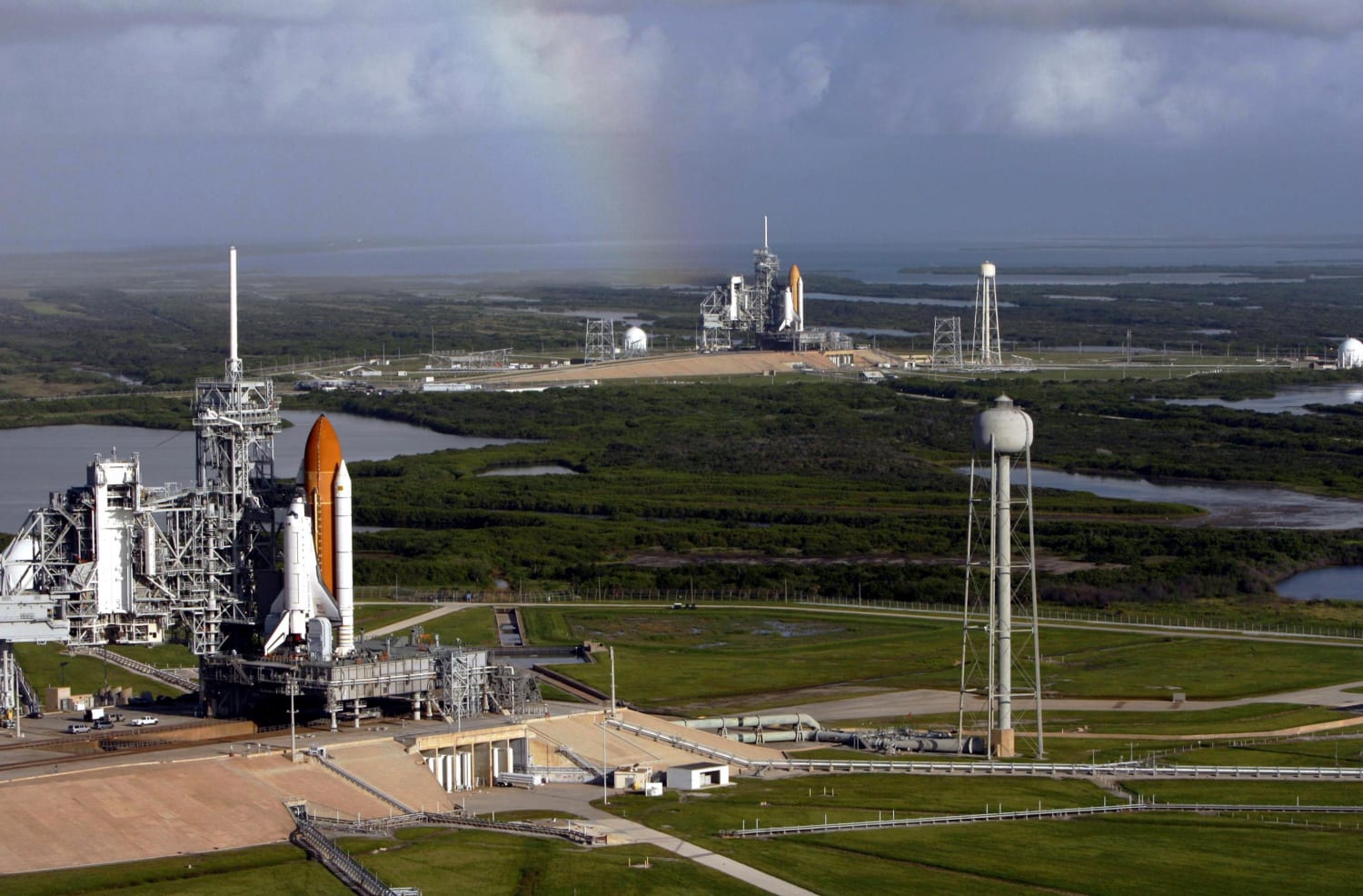 2008: Space shuttles Atlantis & Endeavour on launch pads. Endeavour stands by at pad B in the event that a rescue mission is necessary.