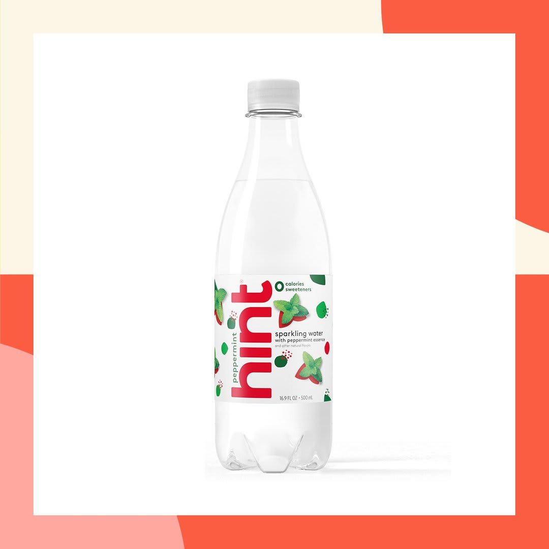 FYI, @hint Peppermint Sparkling Water is like a Christmas party for your tastebuds. 😍🌟