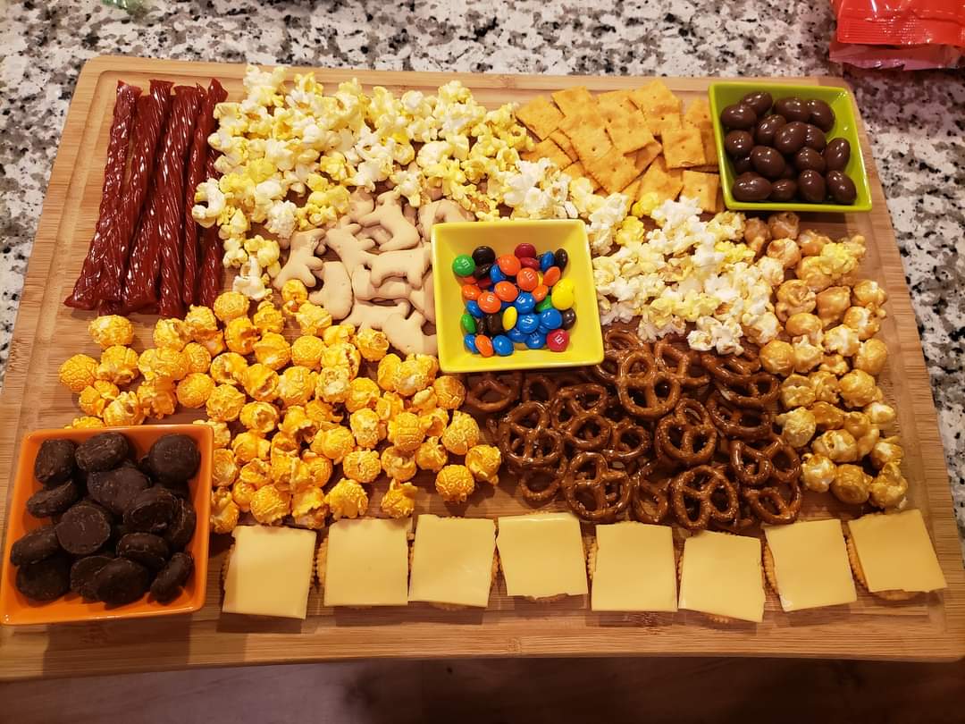 [Homemade] movie theater charcuterie board with 3 types of popcorn, chocolates, twizzlers, cookies, pretzels, and crackers.