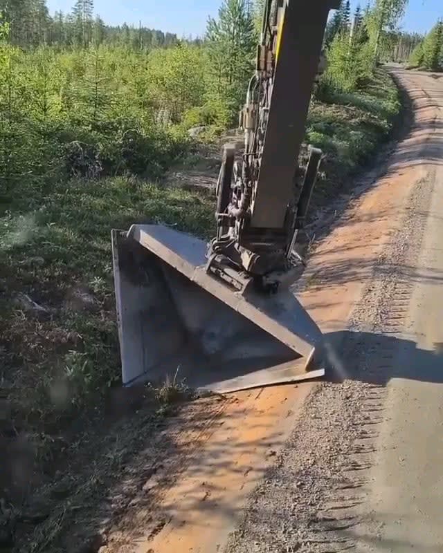 This thing to clear ditches