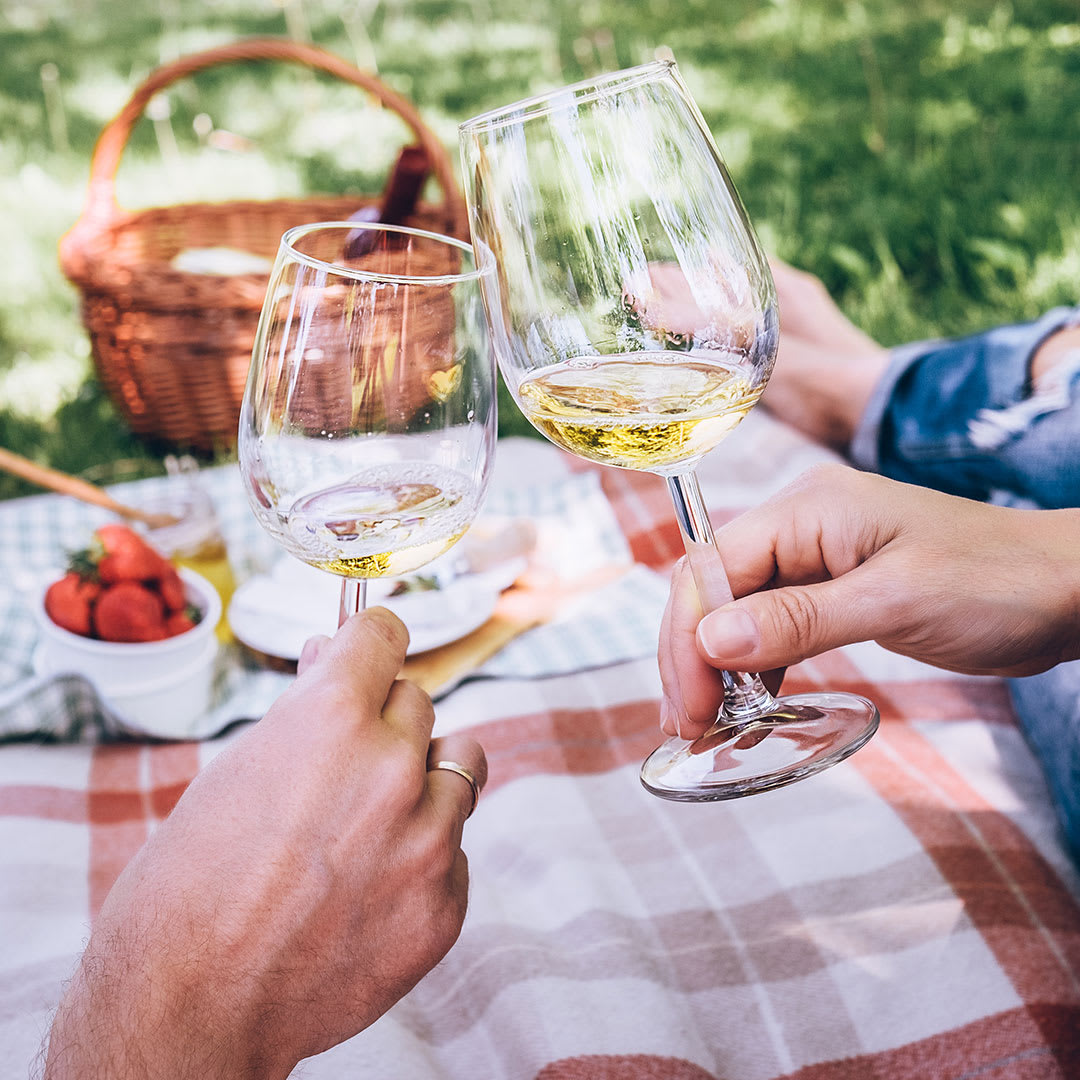 Looking for the perfect accompaniment to your summer recipes, or for a sunny picnic? We've got you covered with over 30% off a case of six specially selected white wines from the BBC Good Food Wine Club, with a FREE bottle of sparkling French Rosé!
