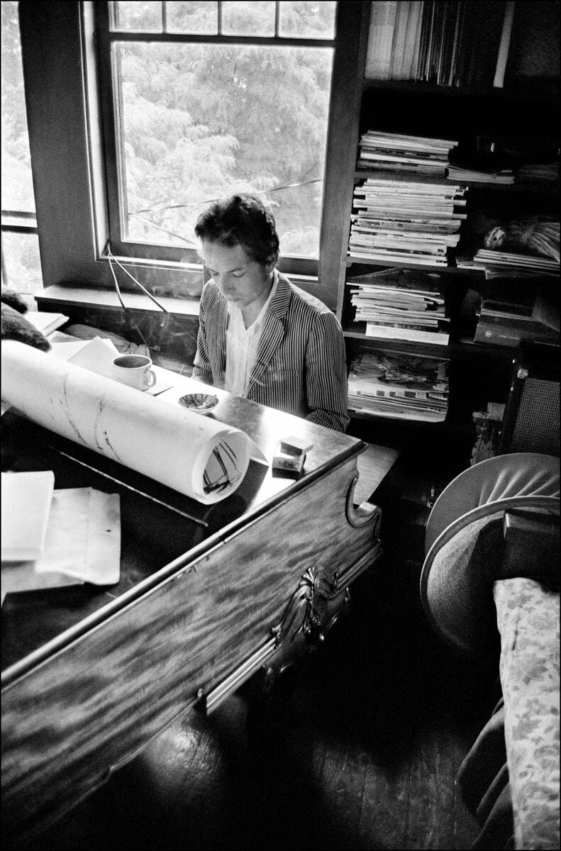 1.20 ETH bid on Elliott Landy 🔥 Magnum 75: https://t.co/zLD9IAJ1Le PHOTO: Bob Dylan in his living room, Byrdcliffe home. Woodstock, NY. USA. 1968. © @ElliottLandy / Magnum Photos
