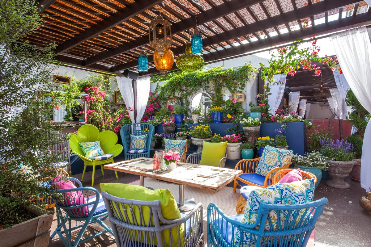First look at the new Estérel @SofitelLA and its crazy beautiful garden patio http://t.co/ubLlnl6Mmh http://t.co/Idz9lrBtcS