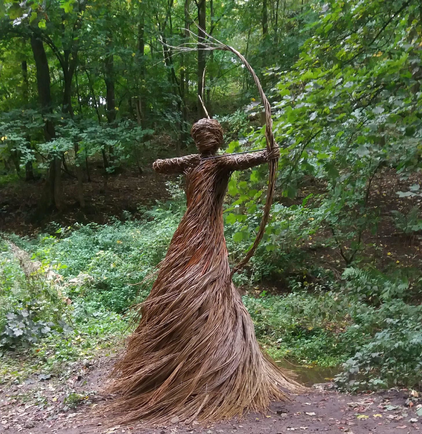 The Spirit of the Medieval Hunter, Anna & the Willow, Willow Sculpture, 2018.
