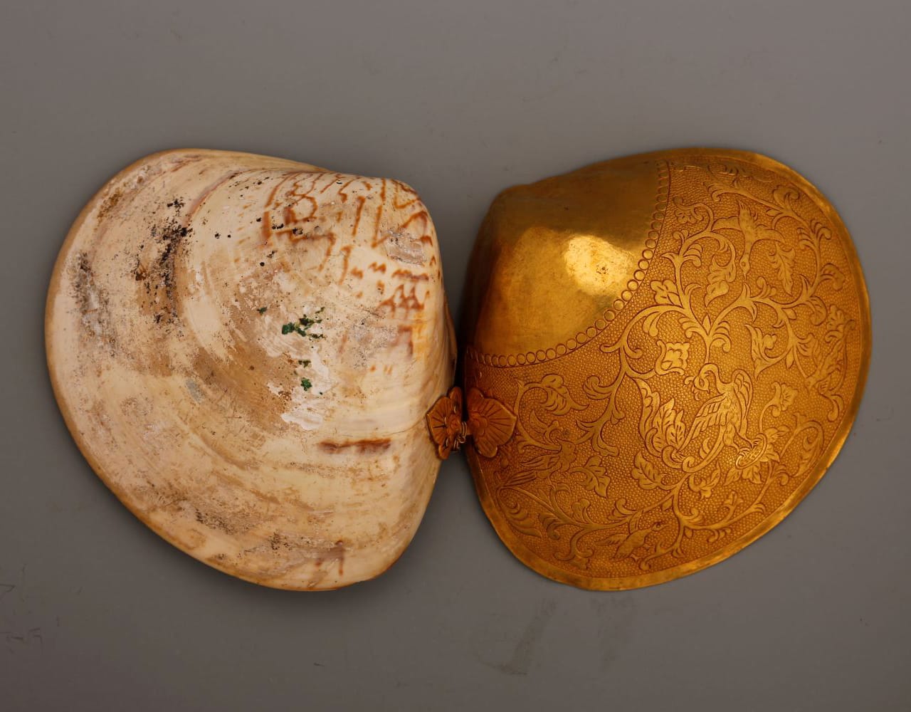 Clam-shaped perfume case, made of half a clam shell joined to a gold replica of the other half. China, Tang dynasty, 618-907 AD