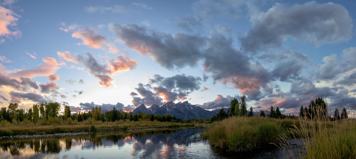 Photographer and OP editor, Wes Pitts is in Wyoming with @summitworkshops for the Summit Nature Photography Workshop! Here is an amazing landscape Wes was able to capture at Schwabacher Landing along the east shore of the Snake River in Wyoming summitnature PC: © Wes Pitts