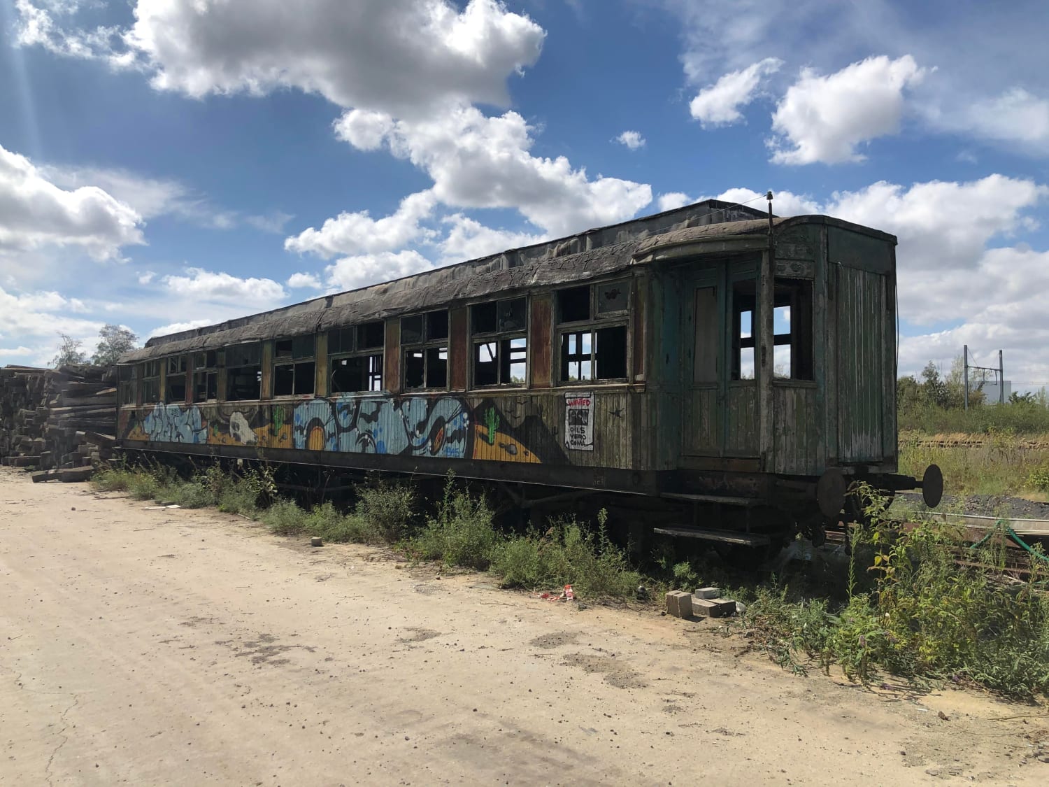 A luxurious first class wagon from 1907 slowly rotting away...