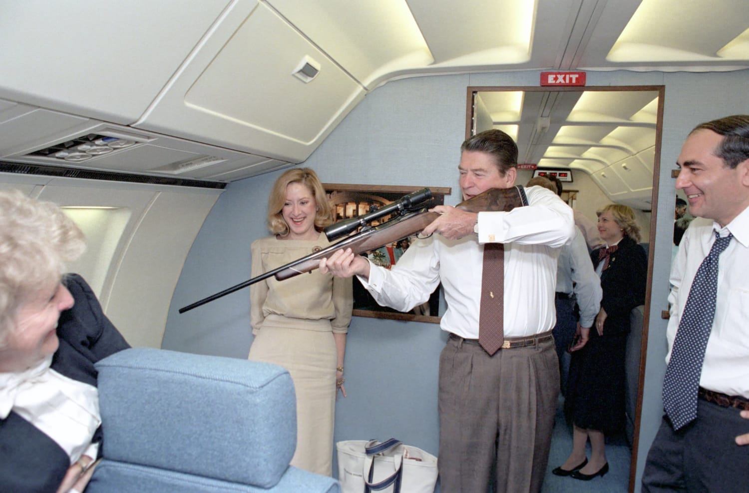 American President Ronald Reagan aiming a rifle aboard Air Force One, 23 November 1983.