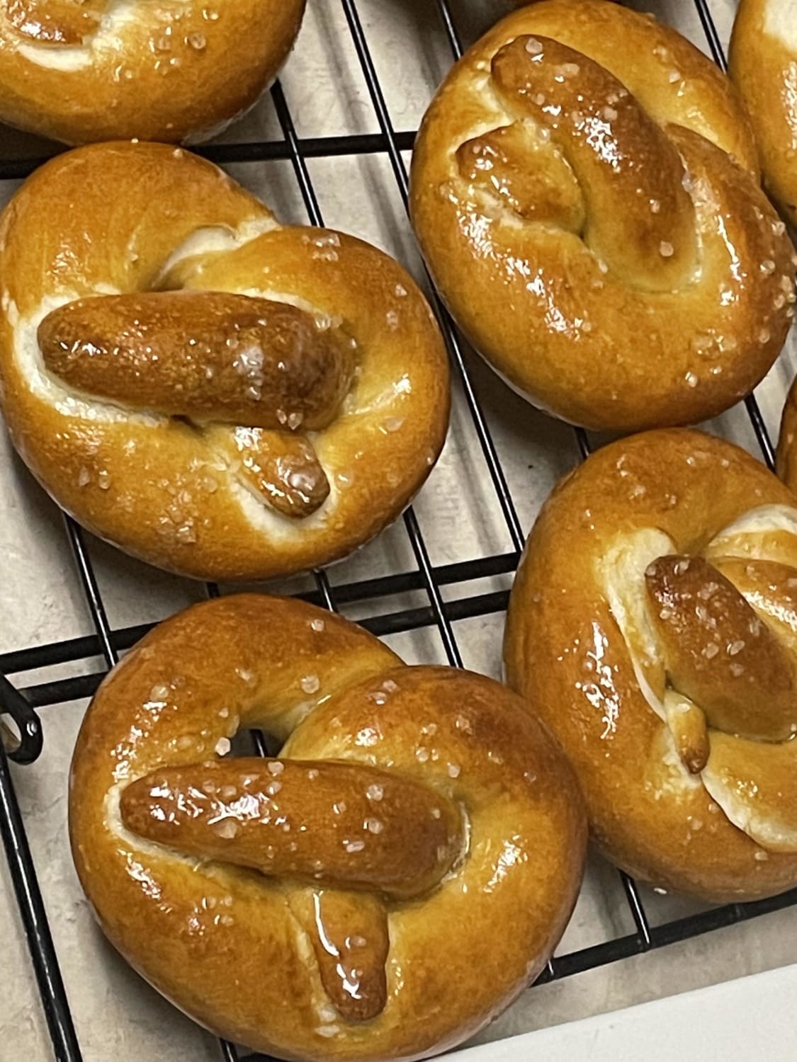 [HOMEMADE] sourdough soft-baked pretzels with sea salt