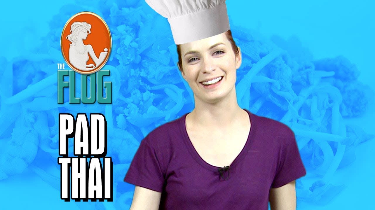 Felicia Day & Robin Thorsen Get Saucy With Pad Thai!