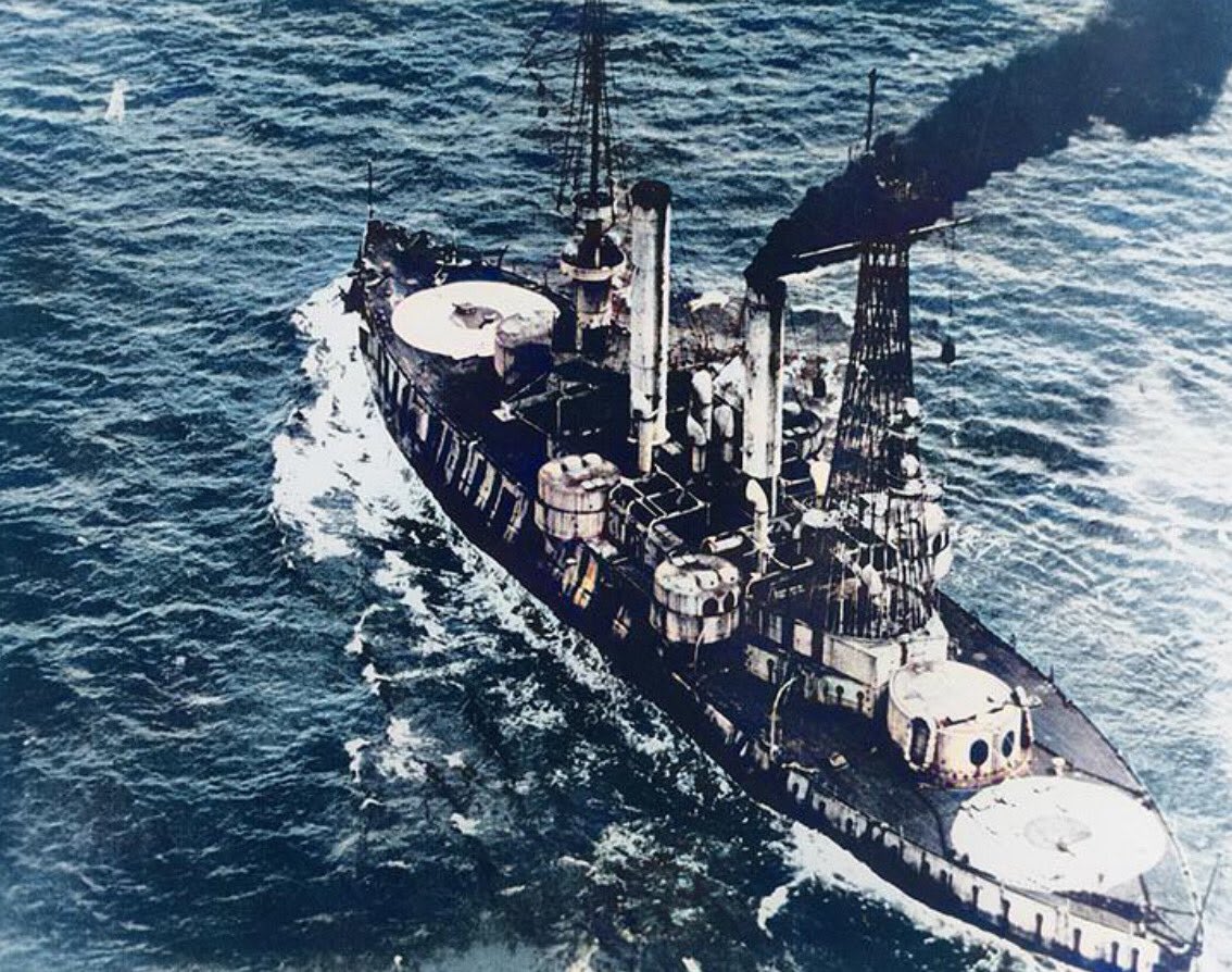 At first this may appear to be a regular battleship with a crew behind her tiller, but don’t be fooled! This, the USS Iowa (BB-4) is under complete radio control as it steams off the east coast. Modern technology is a wonder!
