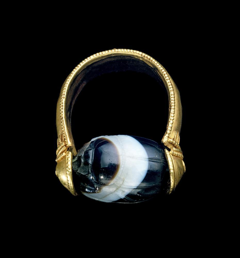 Etruscan Gold ring with carved Onyx Scarab, Tuscany, 600-400 BC. From The British Museum.