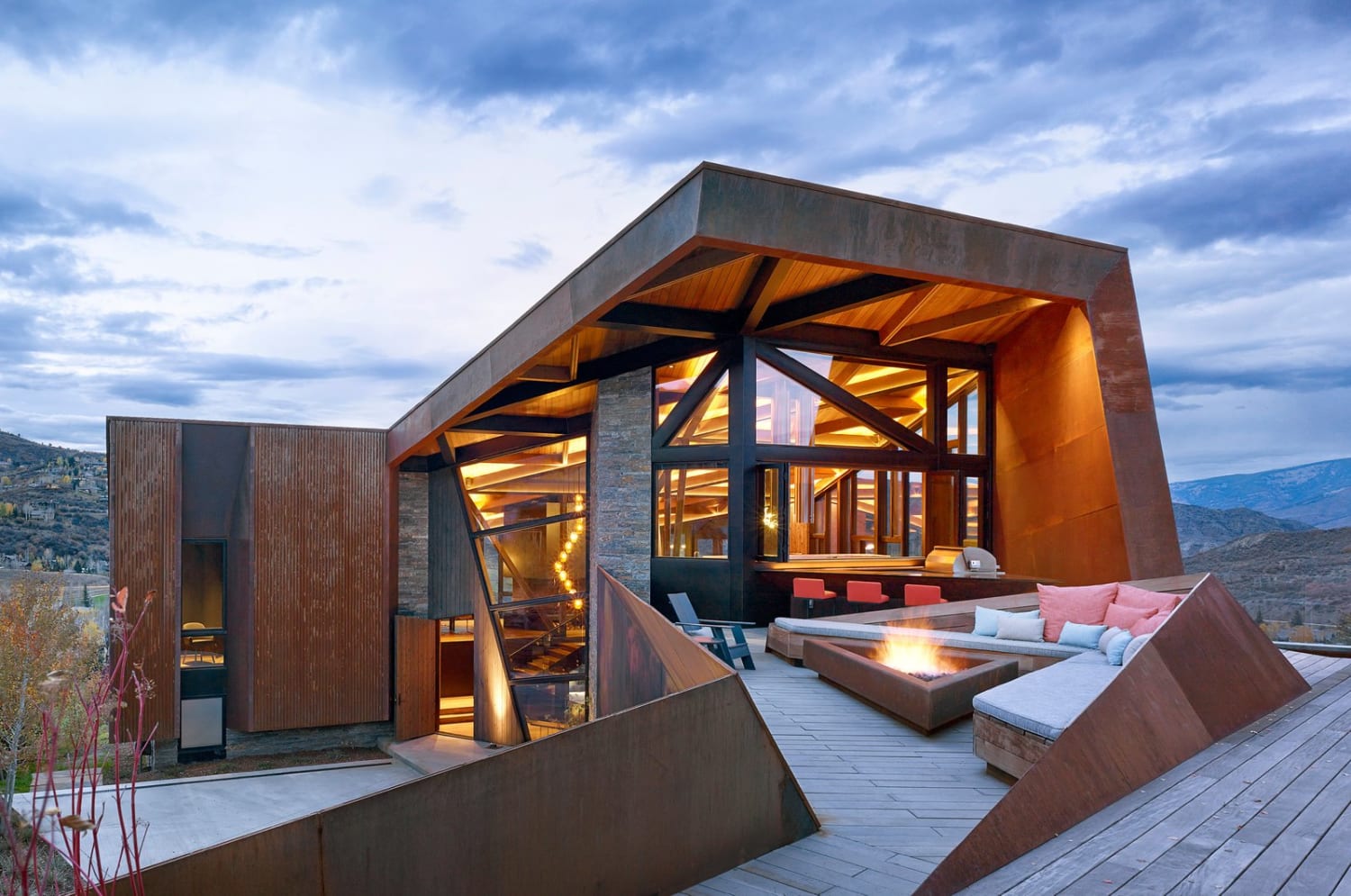 Spectacular views from a Mountain Cabin in Colorado by Skylab Architecture
