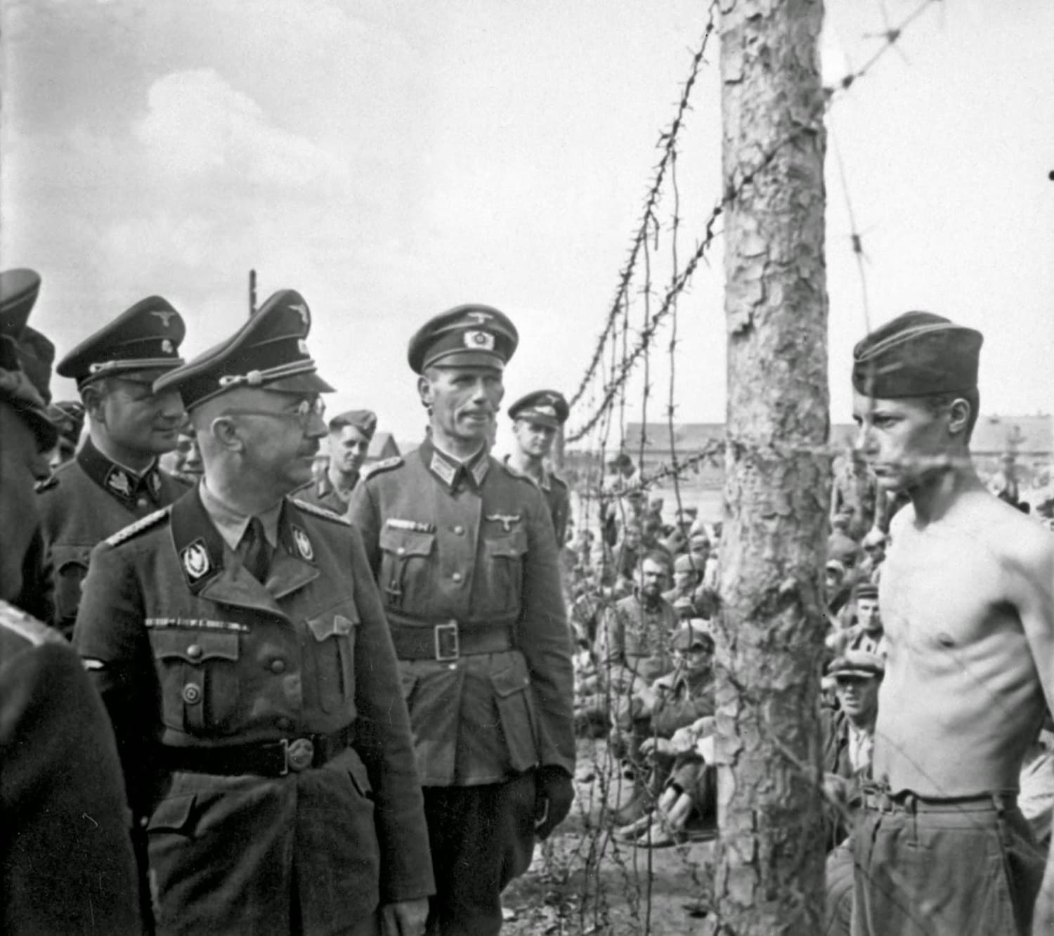 A Russian POW stares down Heinrich Himmler. -1941