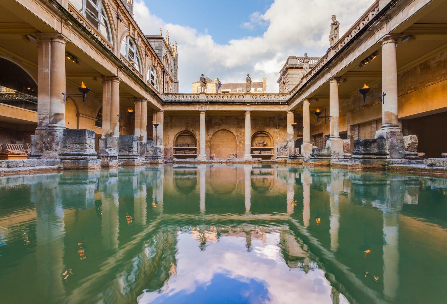 "View of the Great Bath, part of the Roman Baths complex, a site of historical interest in the city of Bath, England" / Date: 12 August 2014 / Resolution: / Author: Diego Delso, {http://delso.photo}, License CC-BY-SA