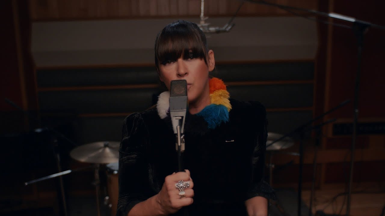 [FRESH PERFORMANCE] Cat Power - Bad Religion (Frank Ocean Cover) (The Late Late Show With James Corden)