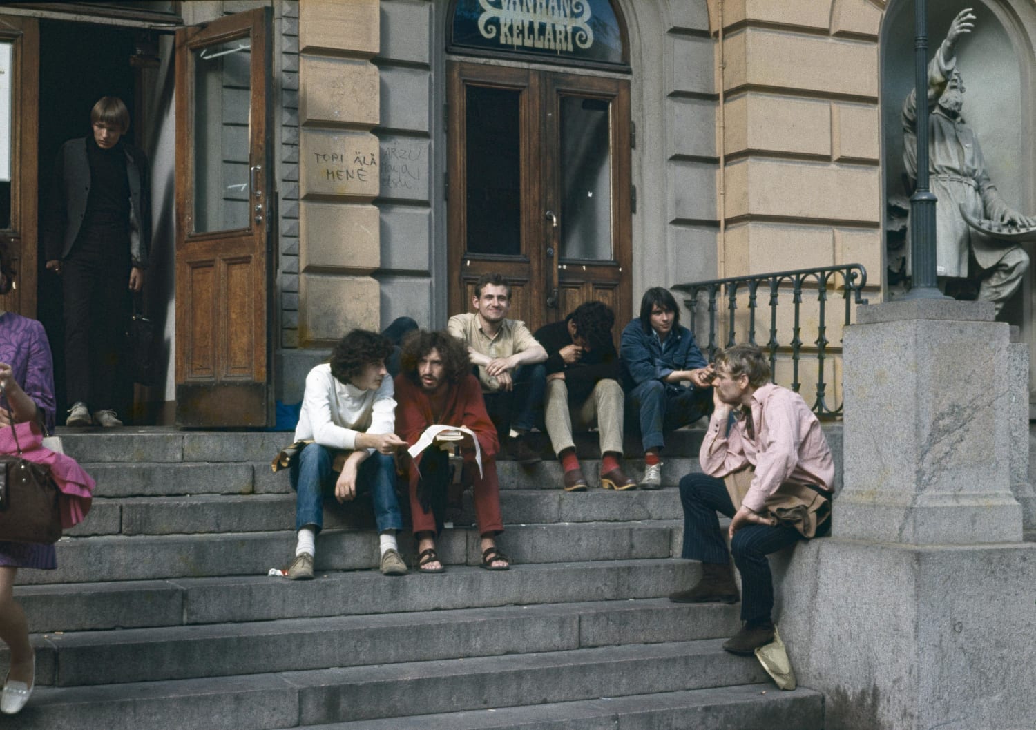 Youth hanging out on the stairs of the Old Student House, Helsinki ca. 1970