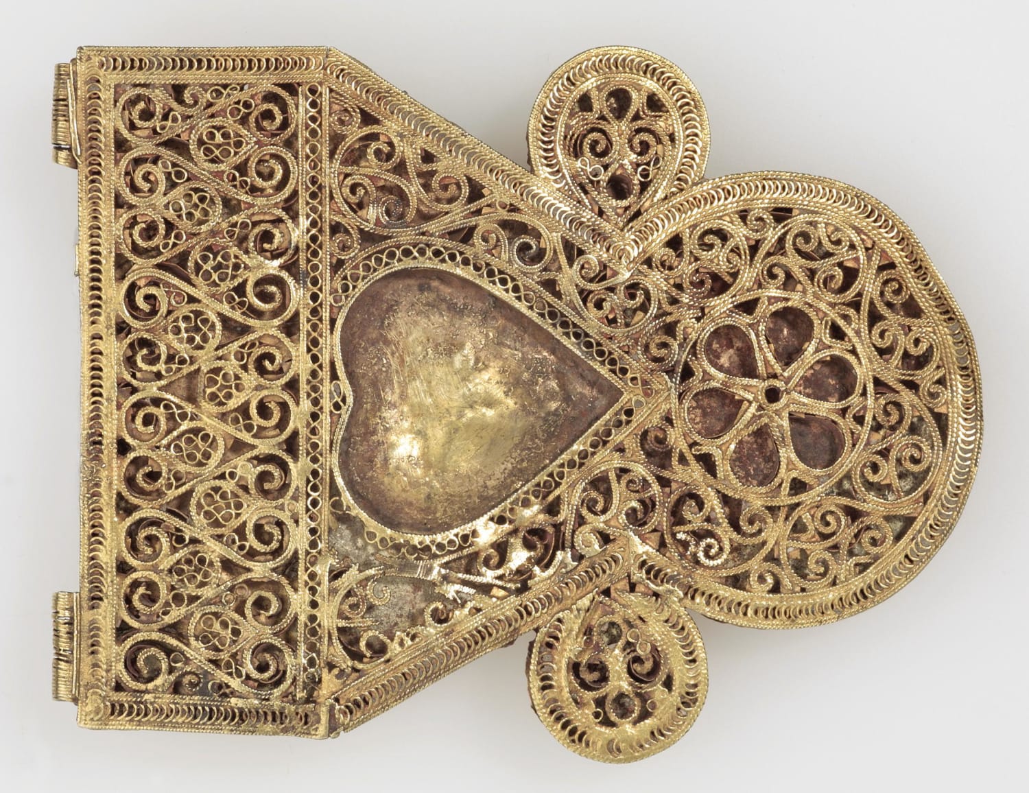 A gold belt buckle from southern Spain. 12th–early 13th century AD, now part of the Khalili Collection of Islamic Art