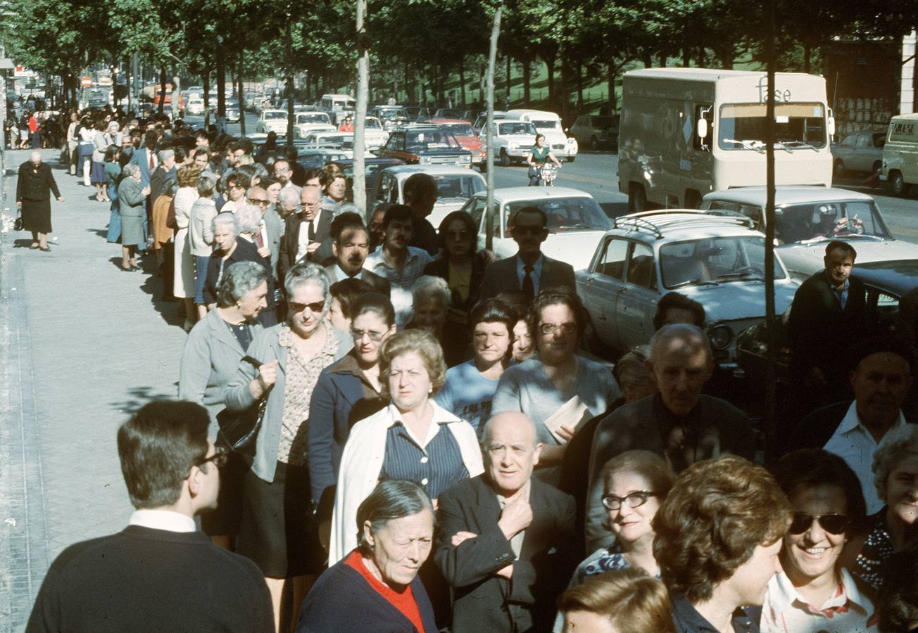 Spanish voters queue to vote in the 1977 general elections, the first democratic election since 1936. Madrid, June 15 1977.