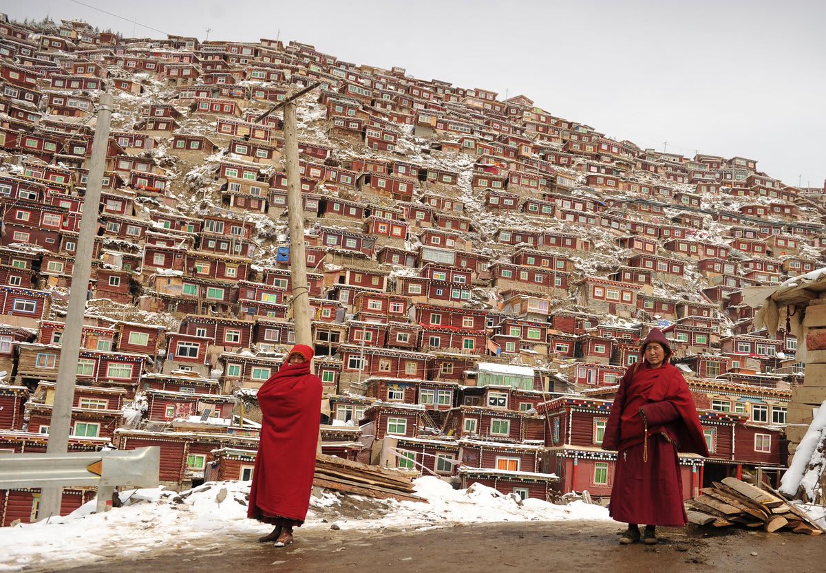 The Spectacular Seda Monastery - 23 photos, largest Tibetan Buddhist school in the world - http://t.co/hrCg8QEm7J http://t.co/ayMXFxPgBW